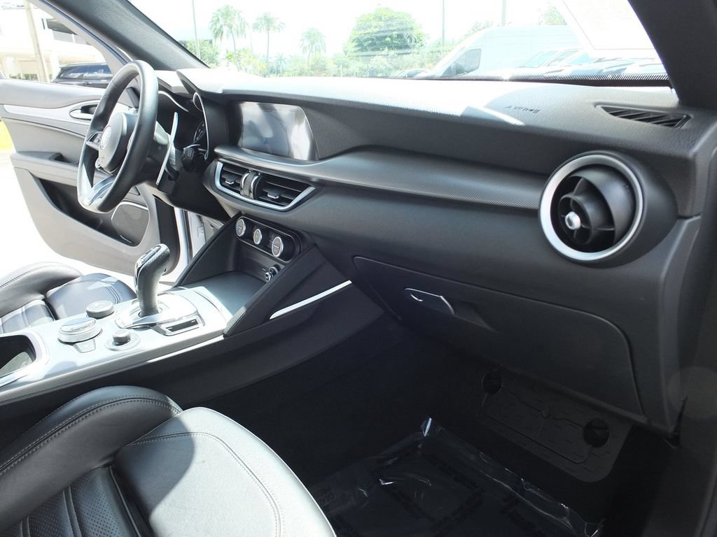 Used 2023 Alfa Romeo Stelvio Veloce AWD/4WD image 24