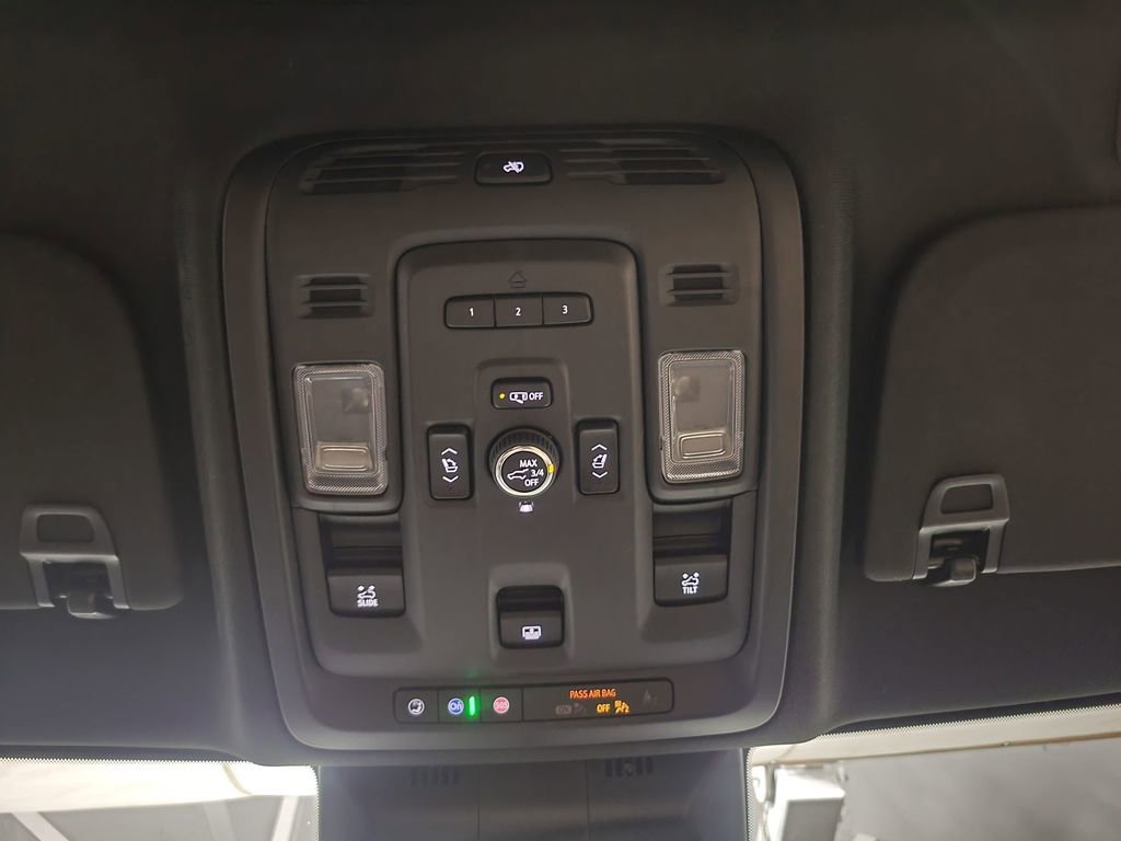 Used 2023 Cadillac Escalade Premium Luxury w/ Performance Package image 17