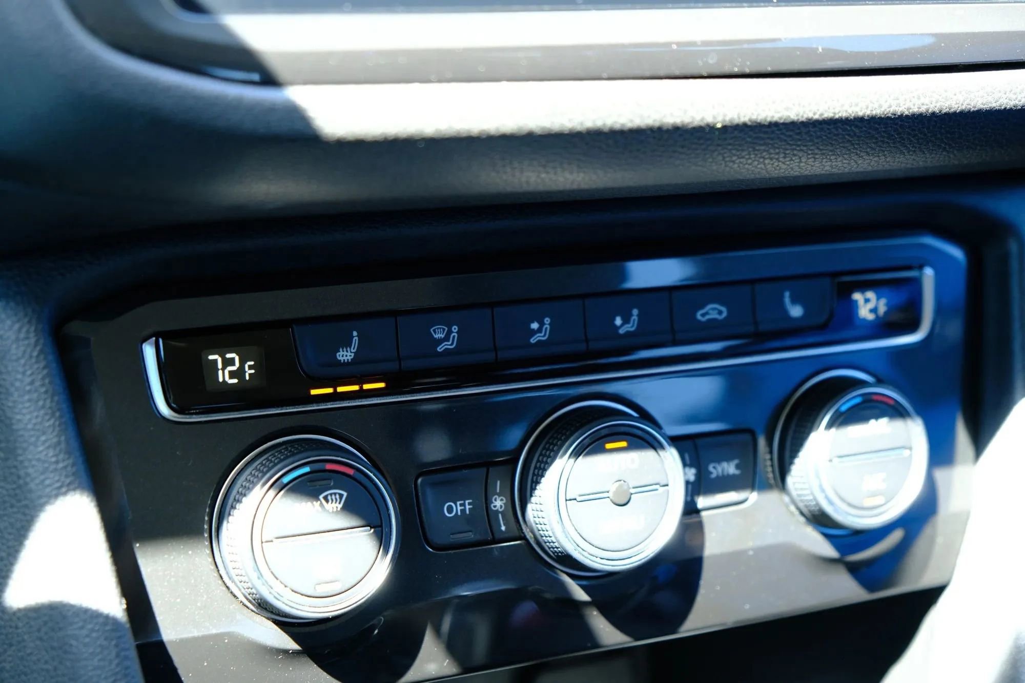 Used 2018 Volkswagen Tiguan SE FWD image 32