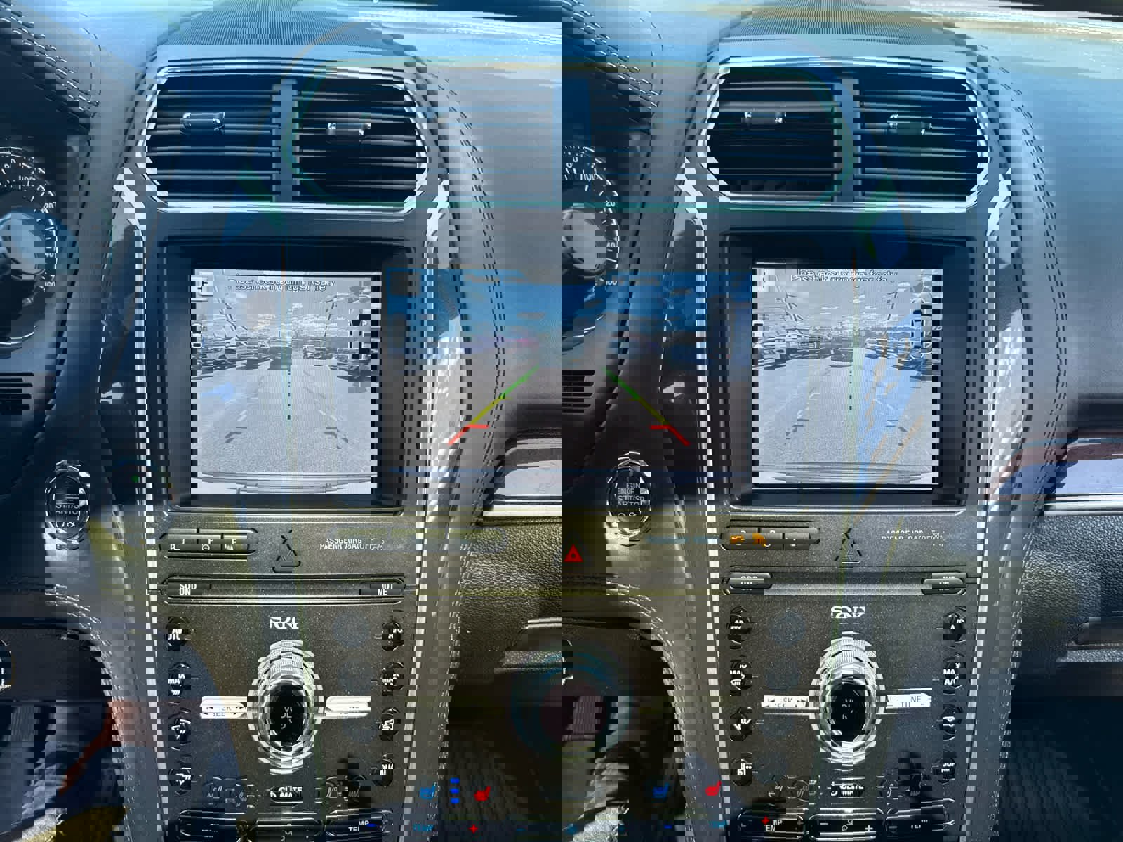 Used 2019 Ford Explorer Platinum AWD/4WD image 18