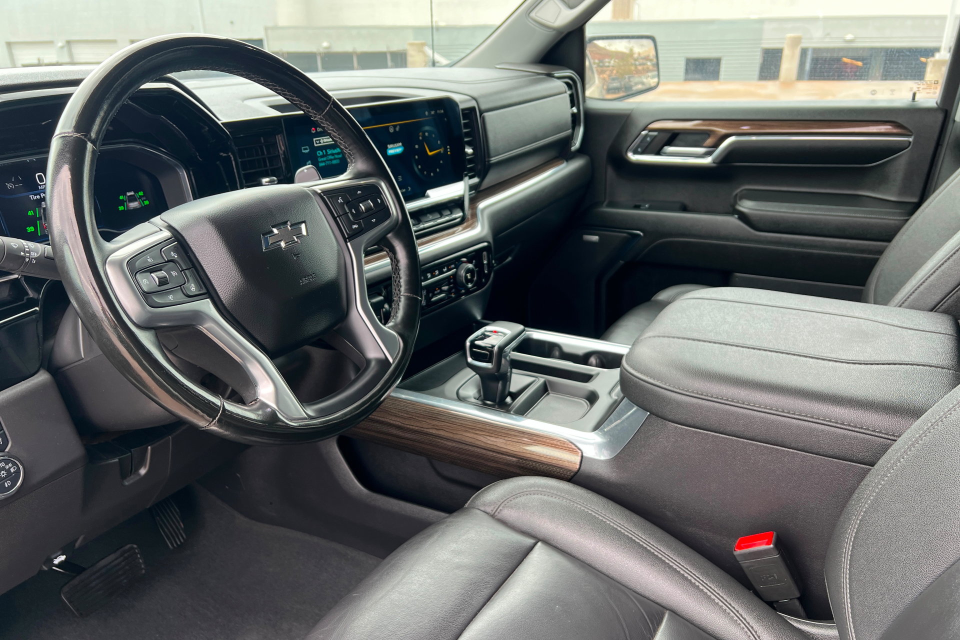 Used 2024 Chevrolet Silverado 1500 LT Trail Boss w/ Convenience Package II AWD/4WD image 16