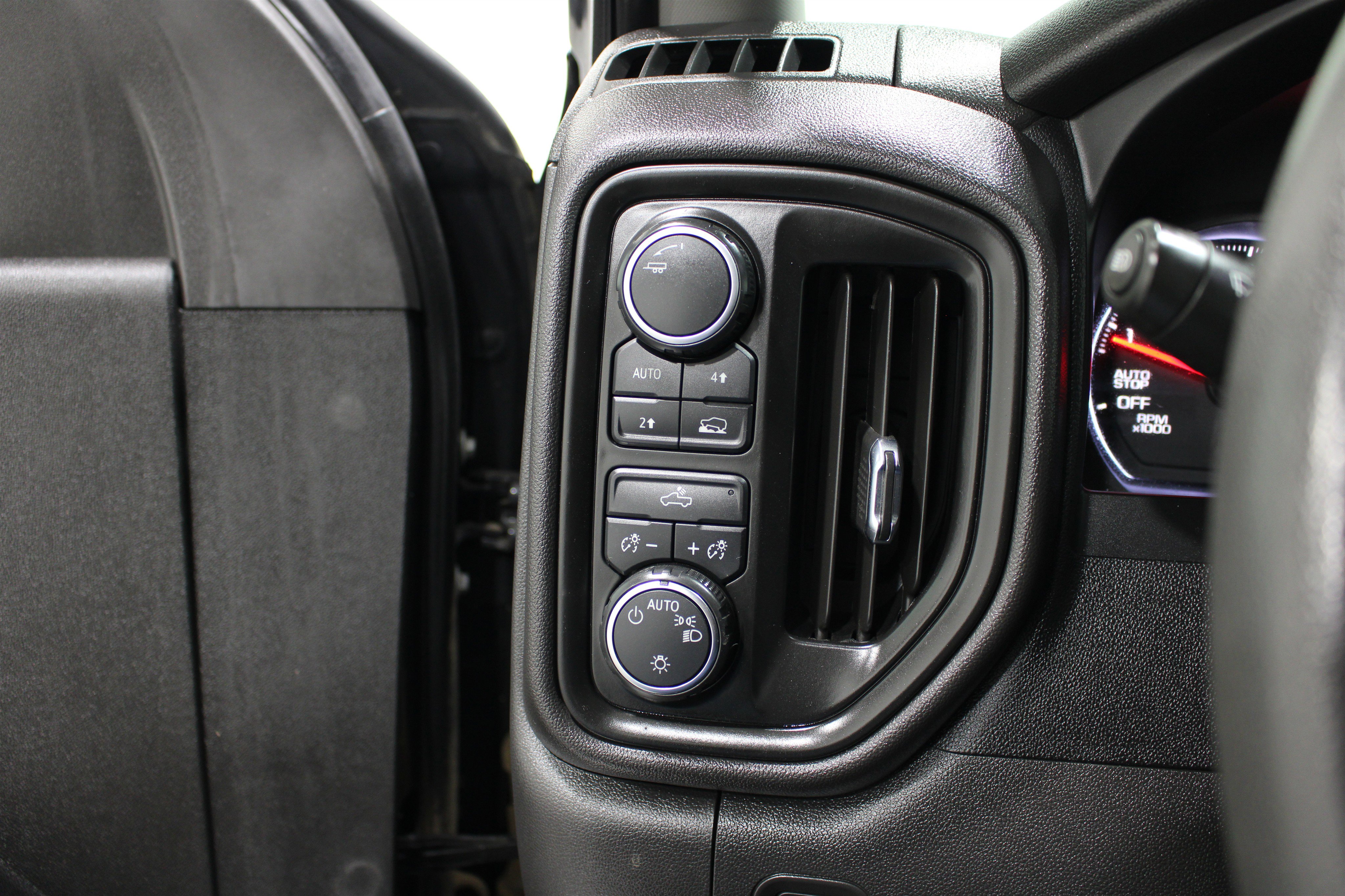 Used 2022 Chevrolet Silverado 1500 Custom w/ LPO, Dark Essentials Package AWD/4WD image 9