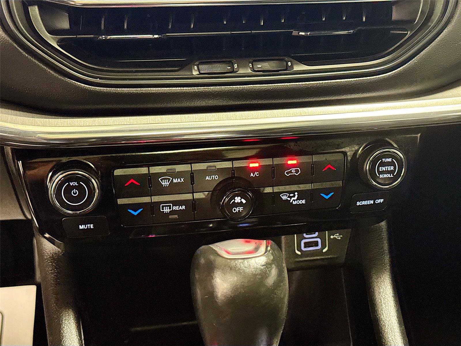 Used 2022 Jeep Compass High Altitude AWD/4WD image 16