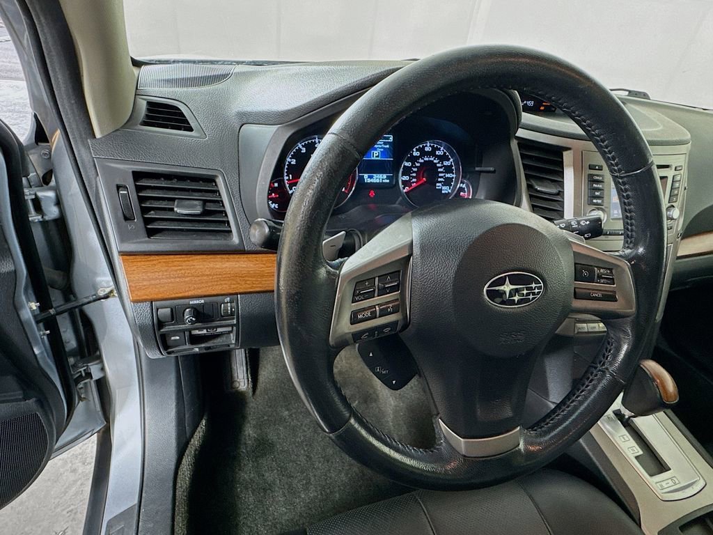 Used 2014 Subaru Outback 3.6R Limited w/ Moonroof Package image 11