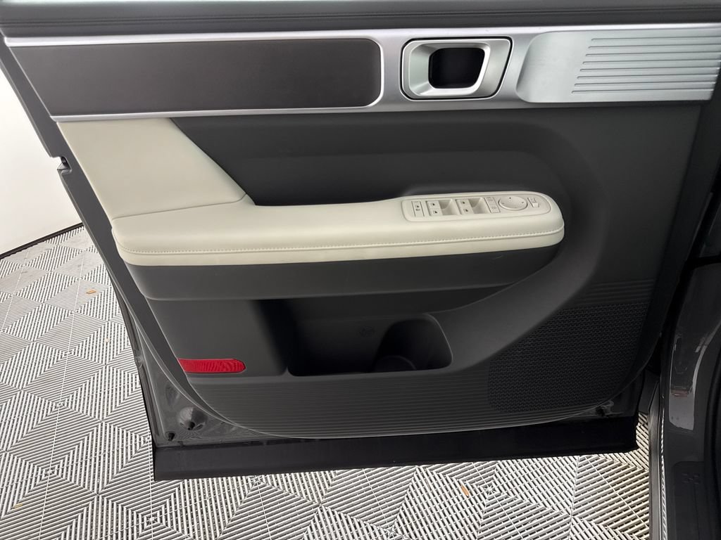 Used 2025 Hyundai Santa Fe SEL FWD image 12