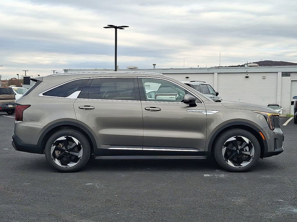 Certified 2025 Kia Sorento EX image 7