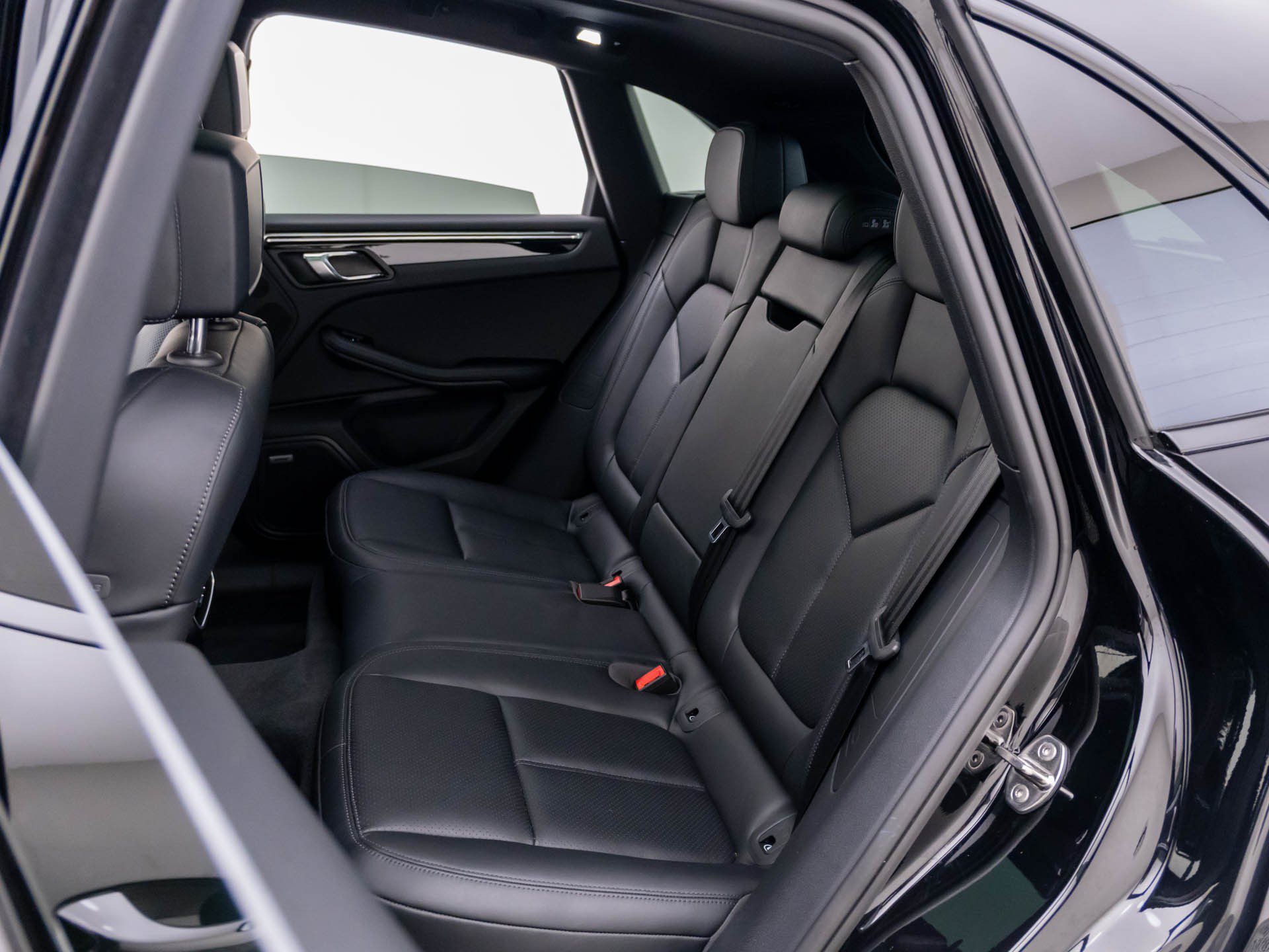 Used 2026 Porsche Macan AWD/4WD image 20