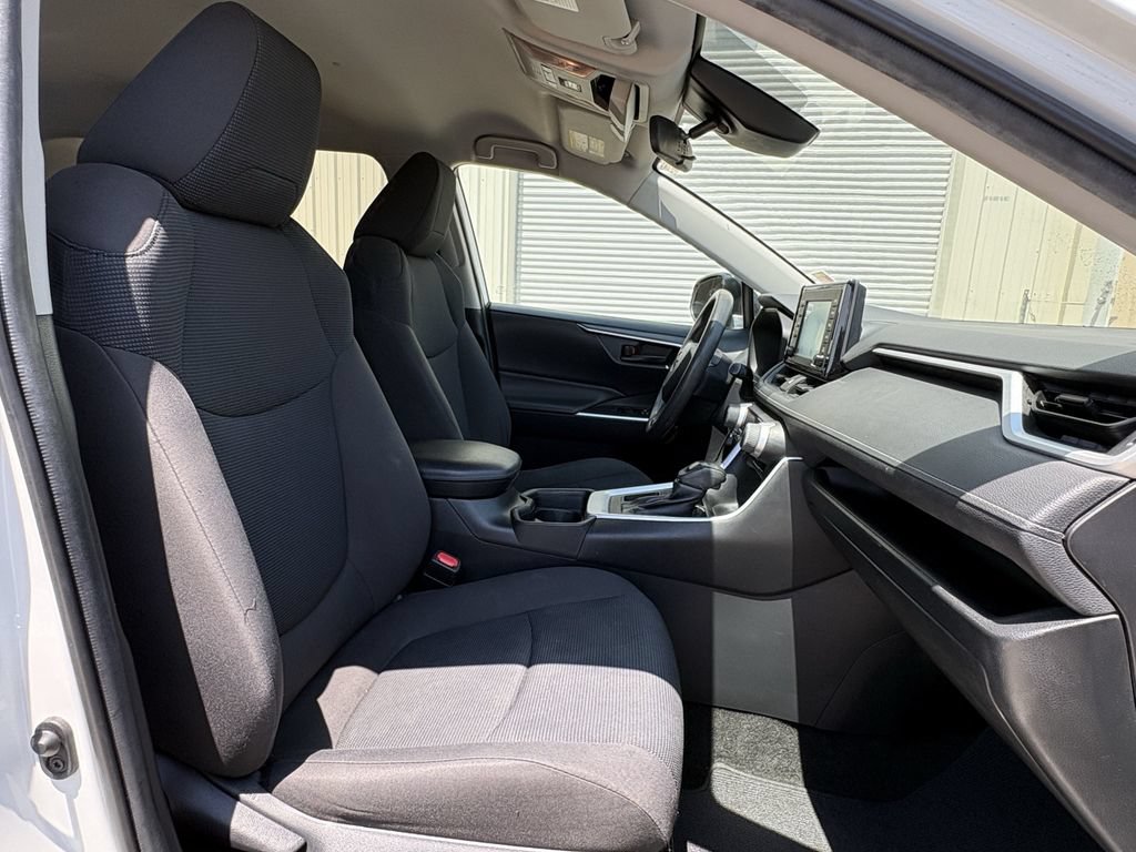 Used 2020 Toyota RAV4 LE FWD image 27