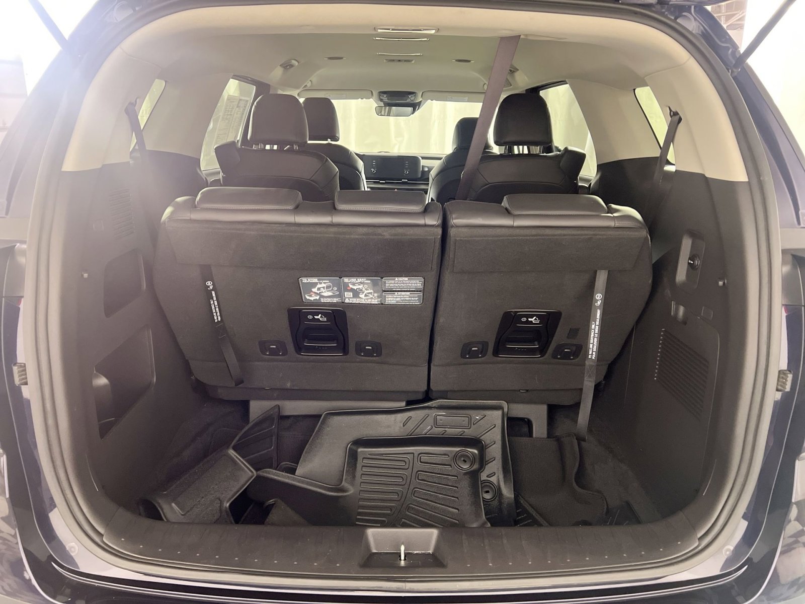 Used 2024 Kia Carnival LX image 26