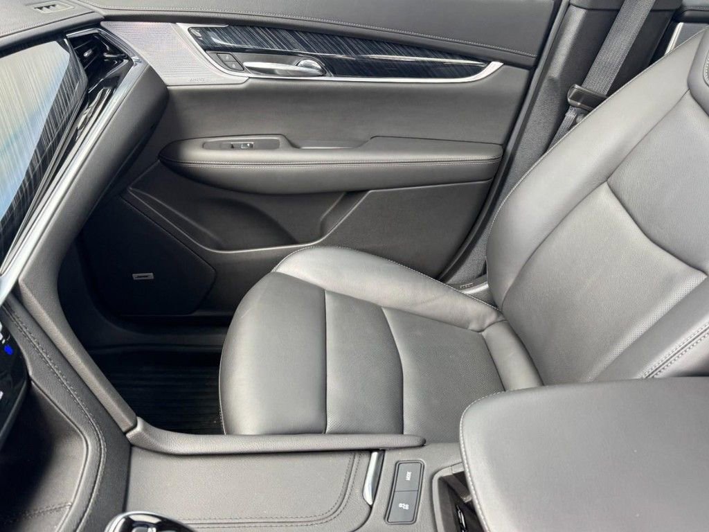 Used 2024 Cadillac XT6 Premium Luxury w/ Technology Package image 15