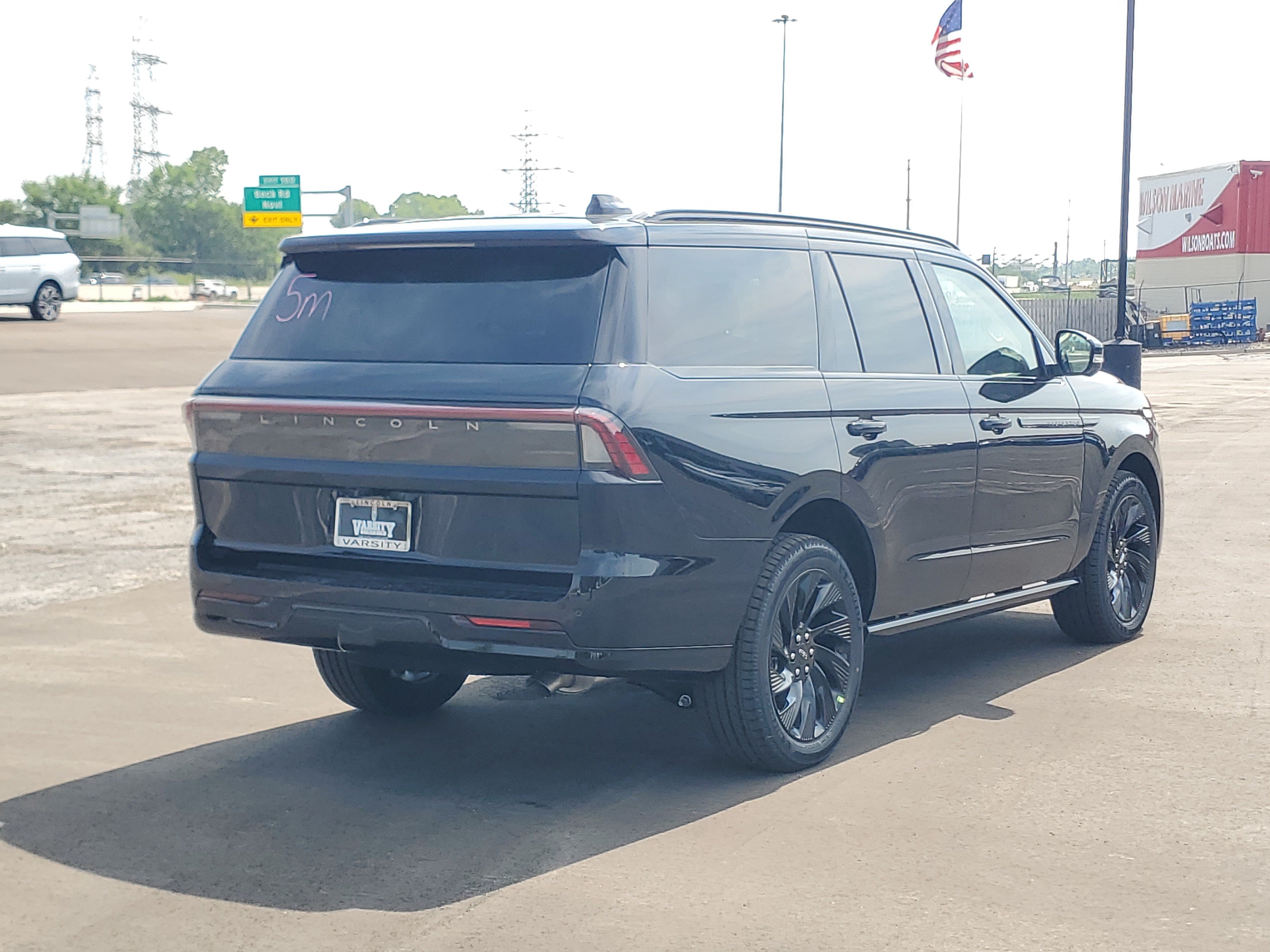 New 2027 Lincoln Navigator Reserve w/ Jet Appearance Package AWD/4WD image 4