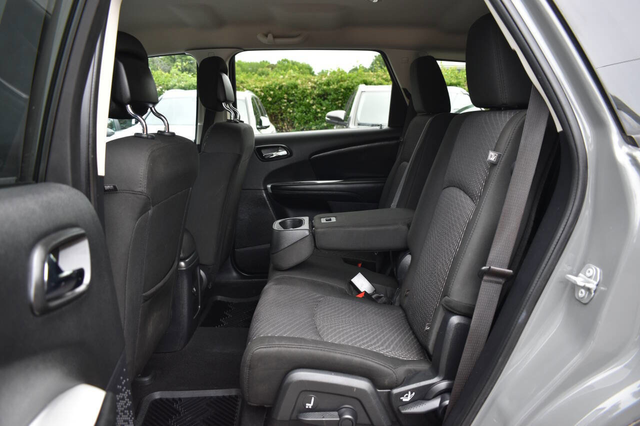 Used 2020 Dodge Journey SE FWD image 9
