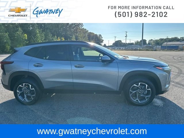 Used 2026 Chevrolet Trax LT FWD image 4