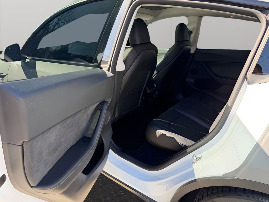 Used 2023 Tesla Model Y Performance AWD/4WD image 27