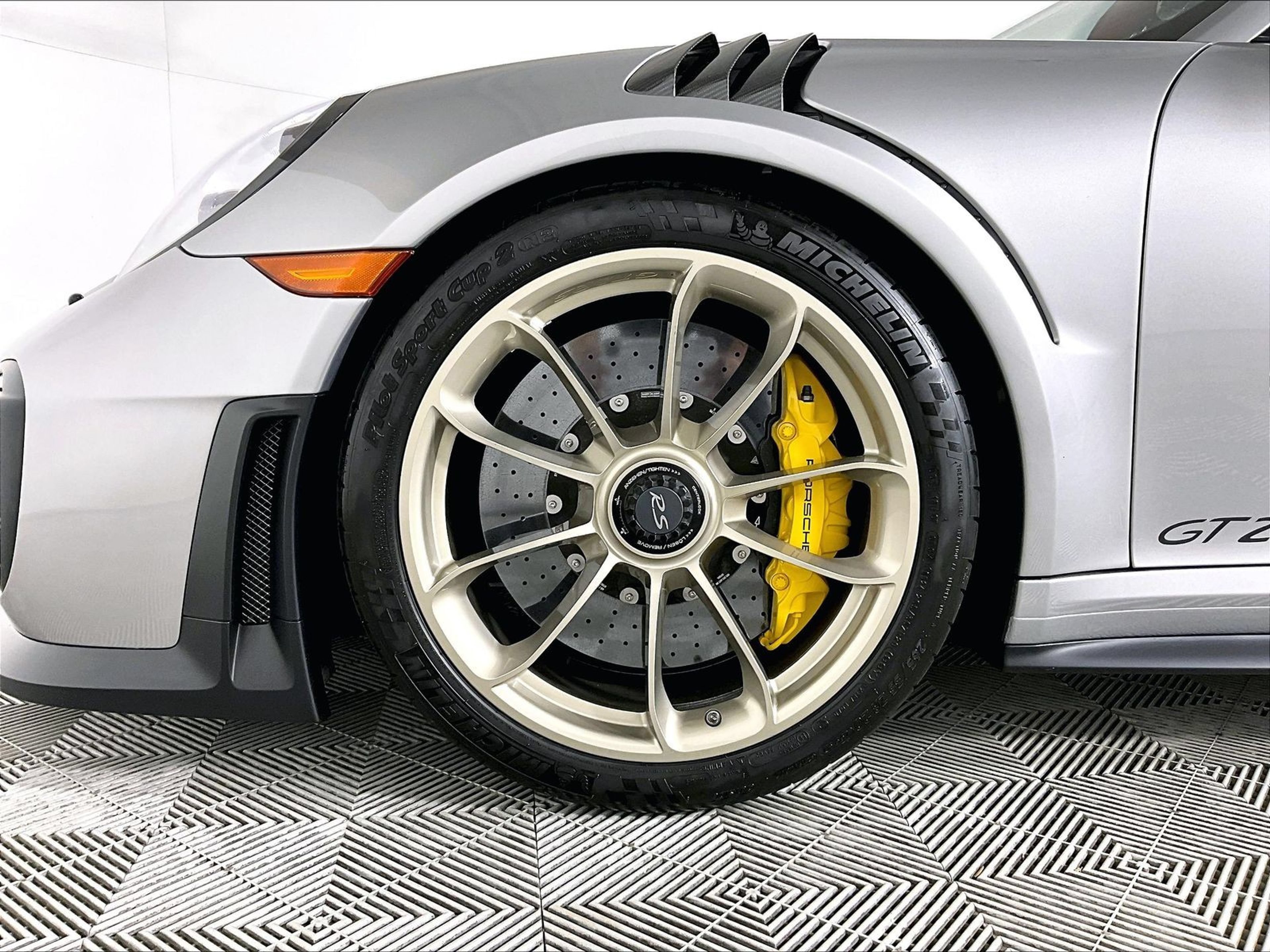 Certified 2018 Porsche 911 GT2 RS RWD image 24