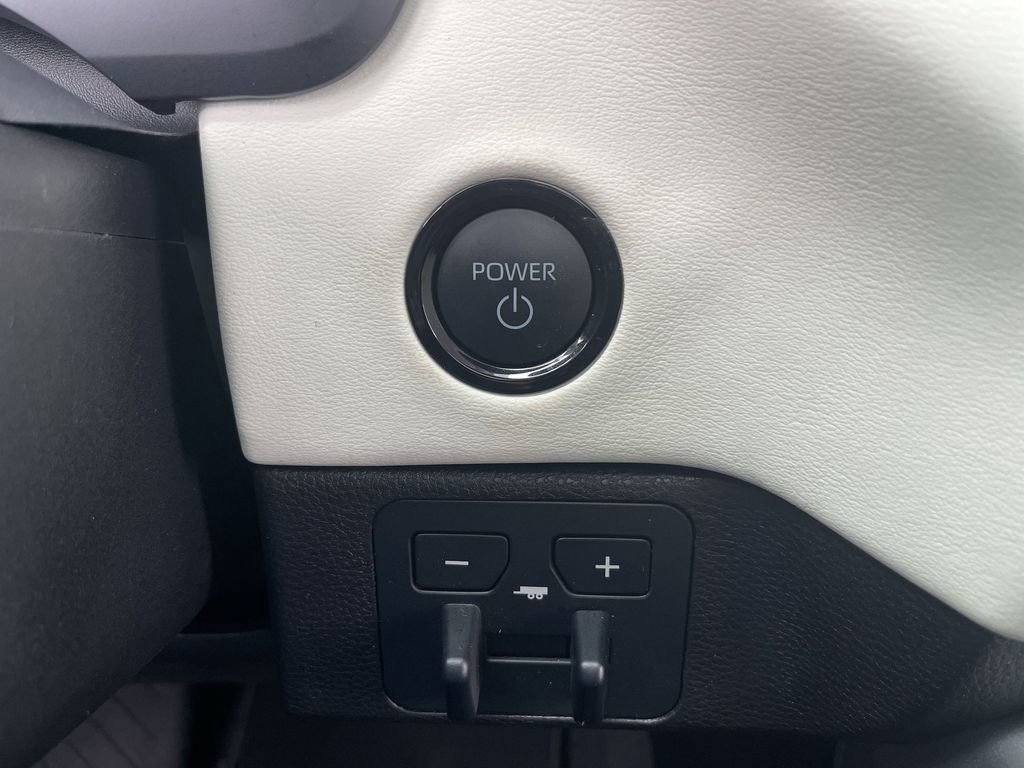 Used 2025 Toyota Sequoia Capstone image 17