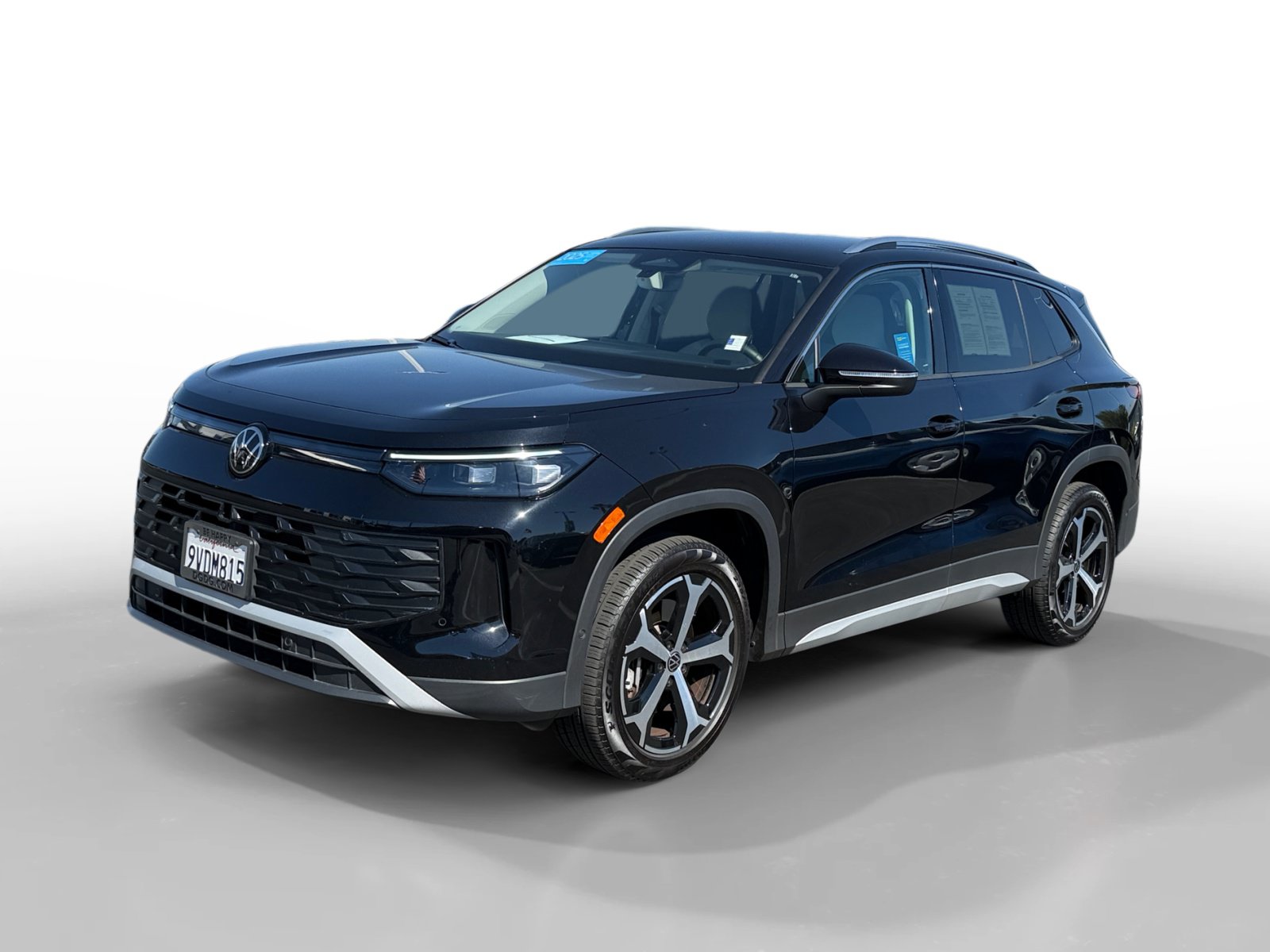 Certified 2025 Volkswagen Tiguan SE AWD/4WD image 1