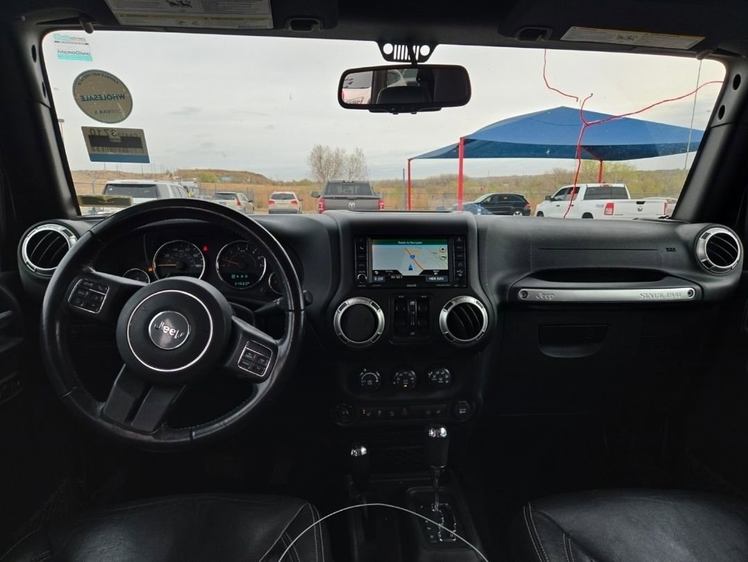 Used 2016 Jeep Wrangler Unlimited Rubicon w/ Connectivity Group AWD/4WD image 11