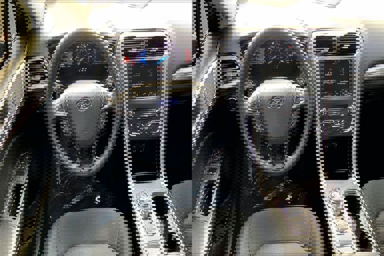 Used 2018 Ford Fusion SE w/ Fusion SE Technology Package image 6