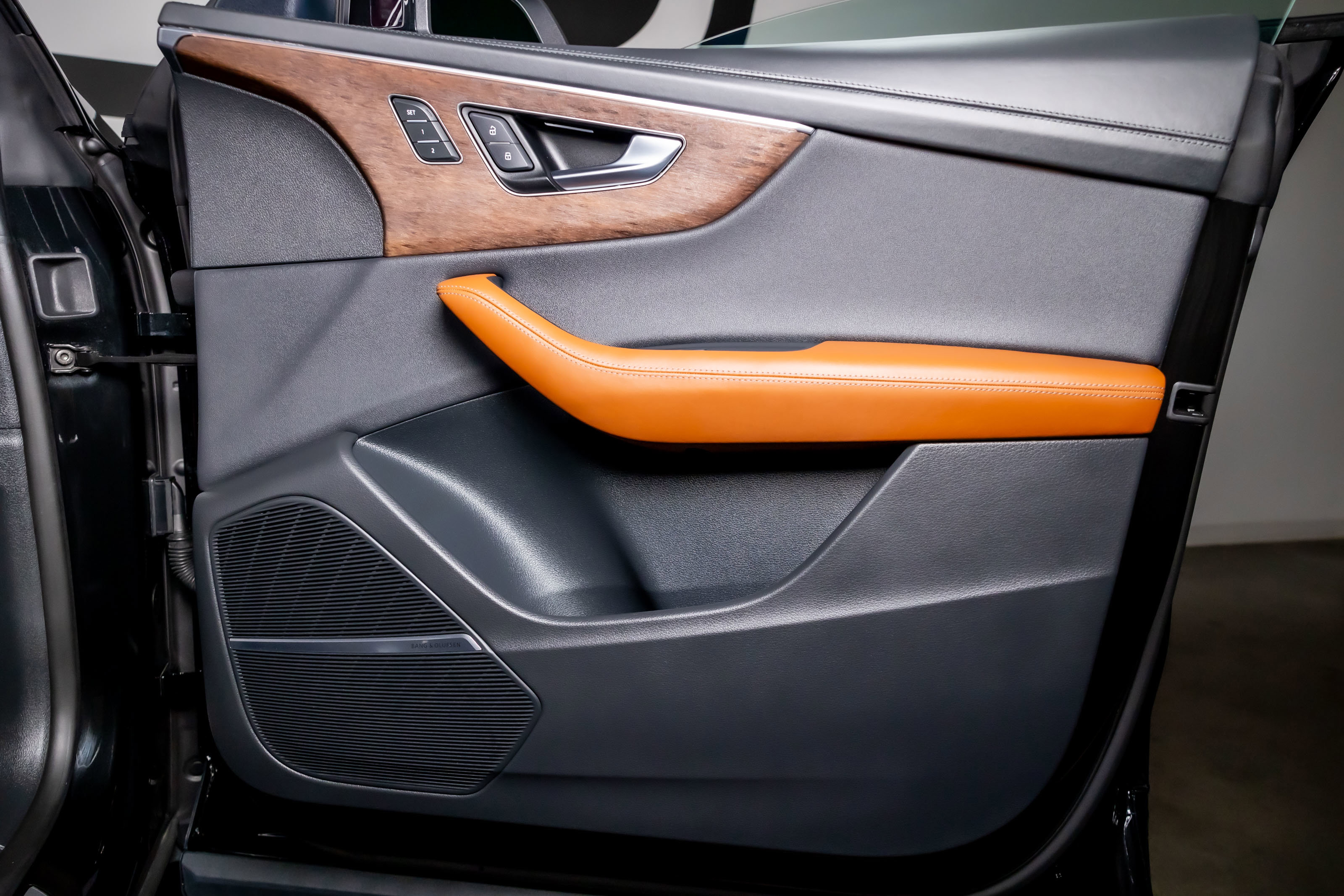 Used 2025 Audi Q8 Prestige image 39