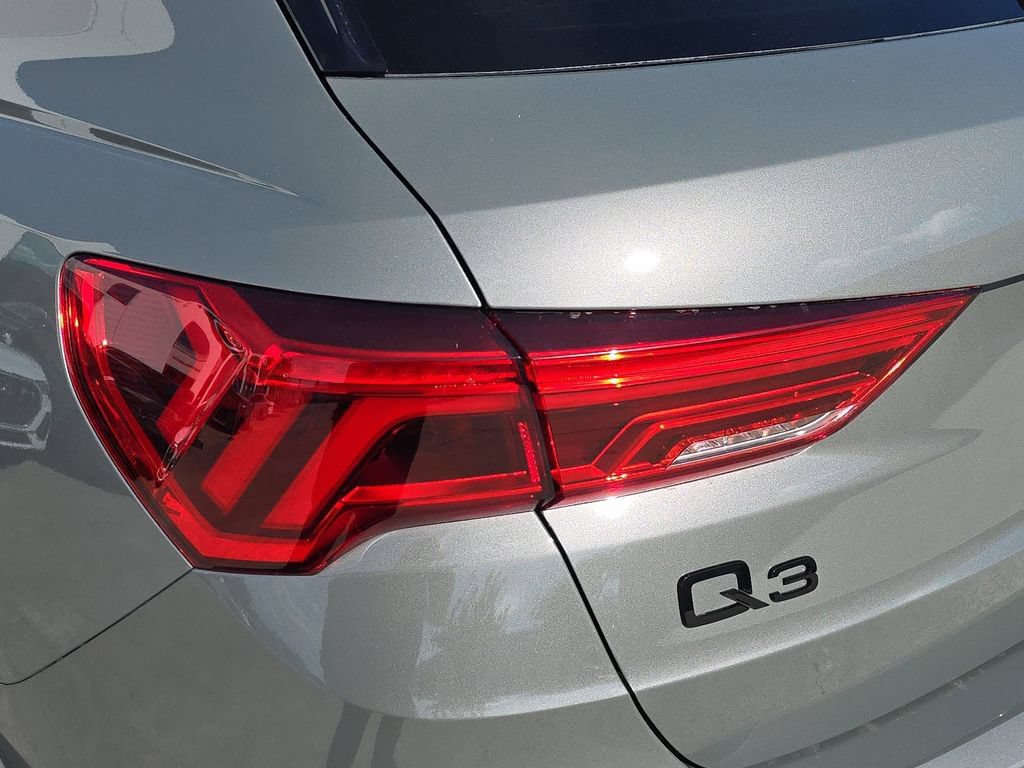 Certified 2025 Audi Q3 2.0T Premium Plus w/ Premium Plus Package AWD/4WD image 34