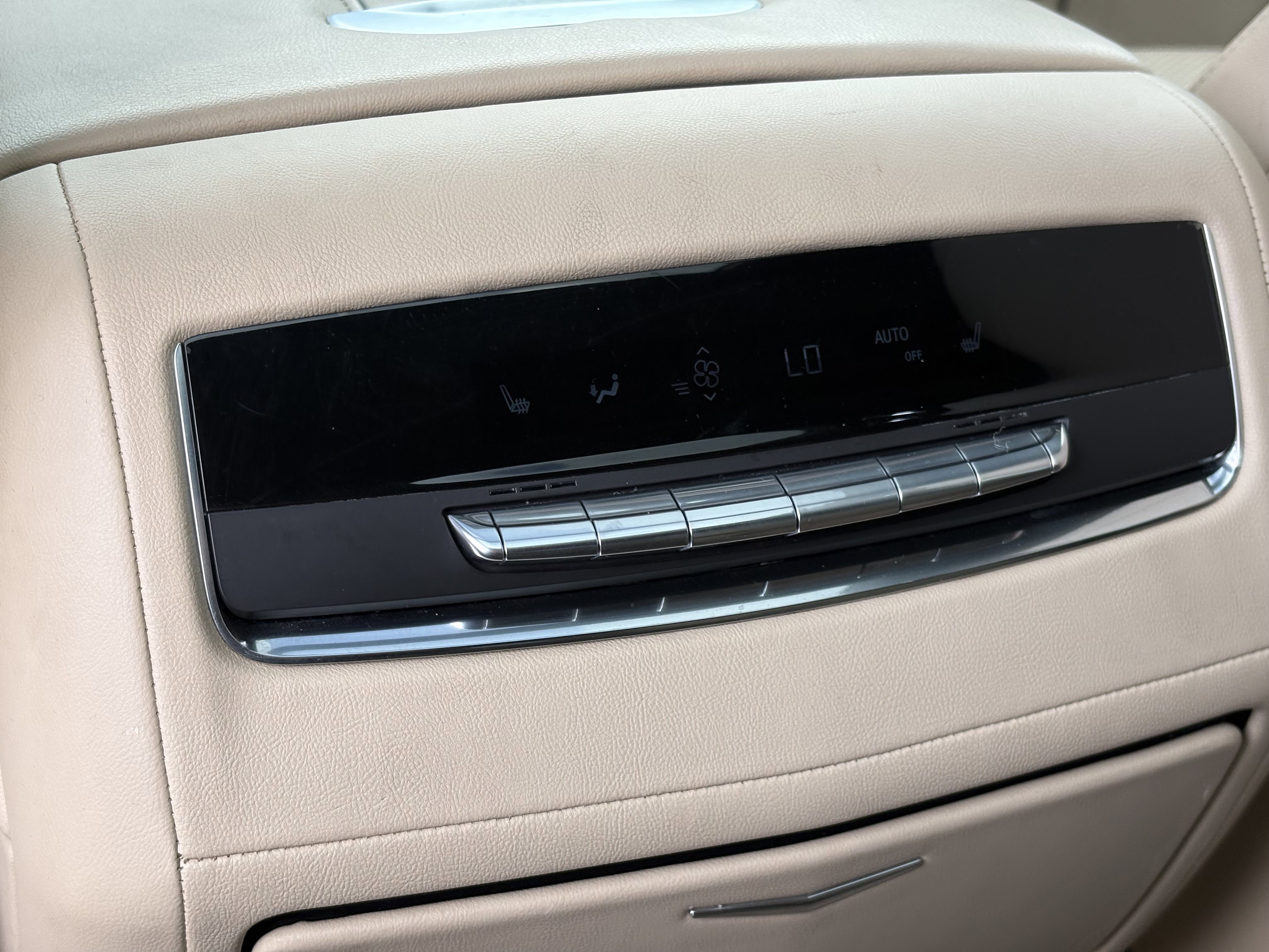 Certified 2024 Cadillac Escalade Premium Luxury image 15