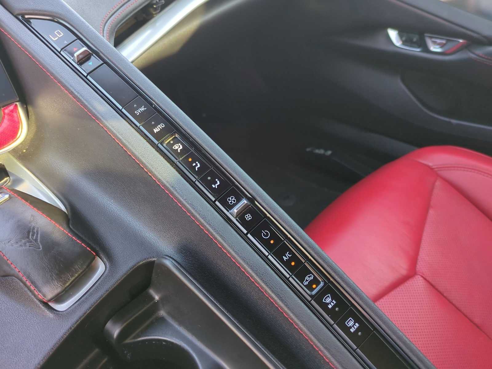 Used 2022 Chevrolet Corvette Stingray Coupe w/ 1LT RWD image 17