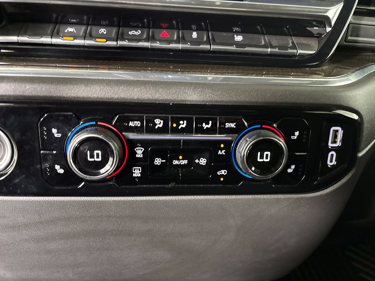 Used 2024 Chevrolet Silverado 1500 LT AWD/4WD image 19