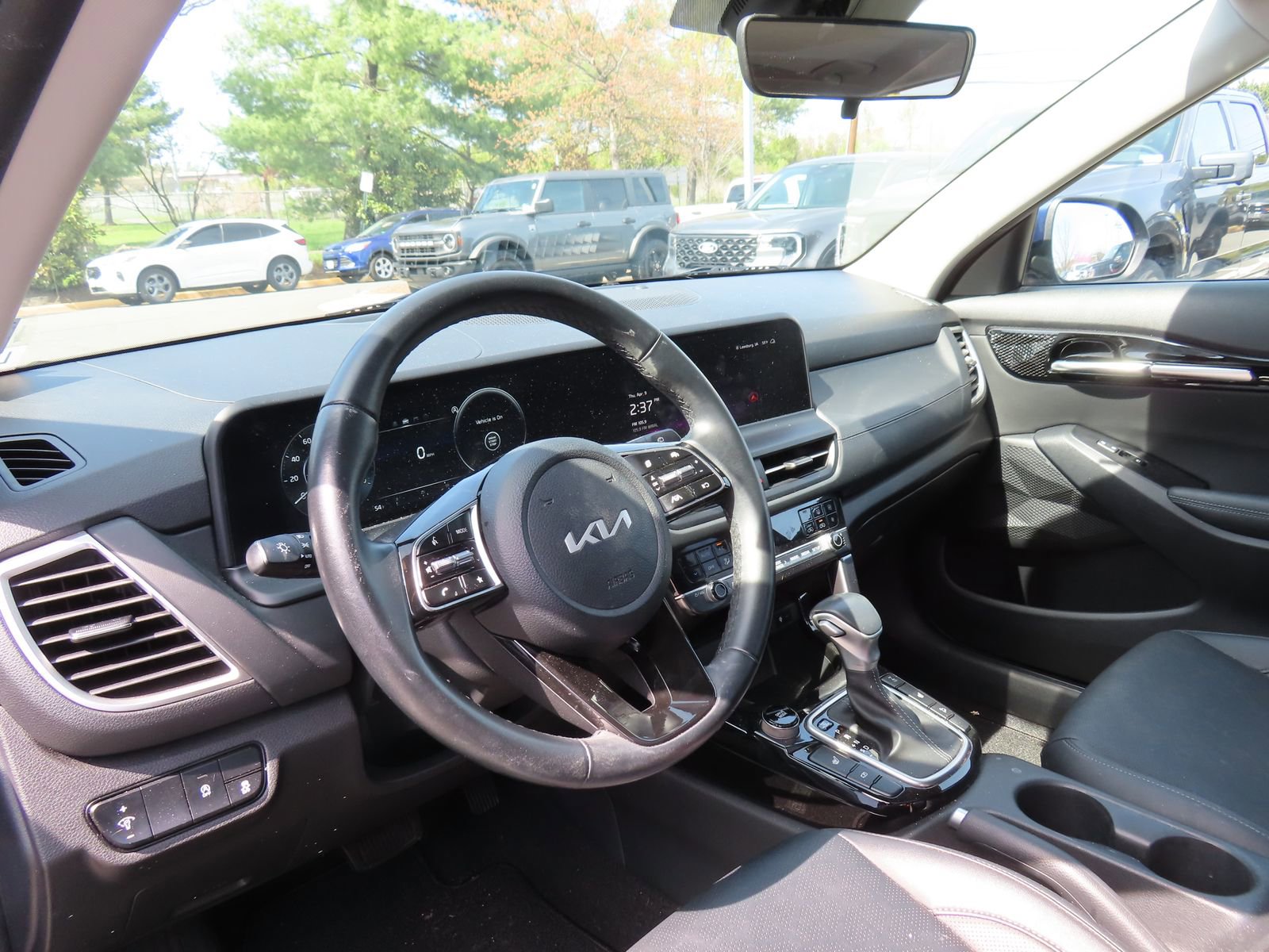 Used 2024 Kia Seltos EX image 14