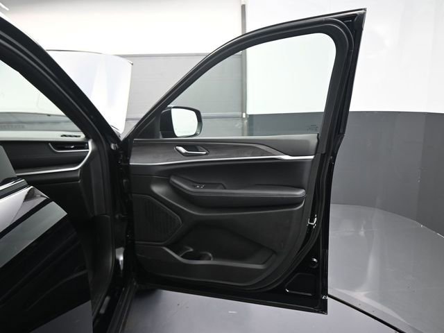 New 2025 Jeep Grand Cherokee Limited w/ Luxury Tech Group II image 37