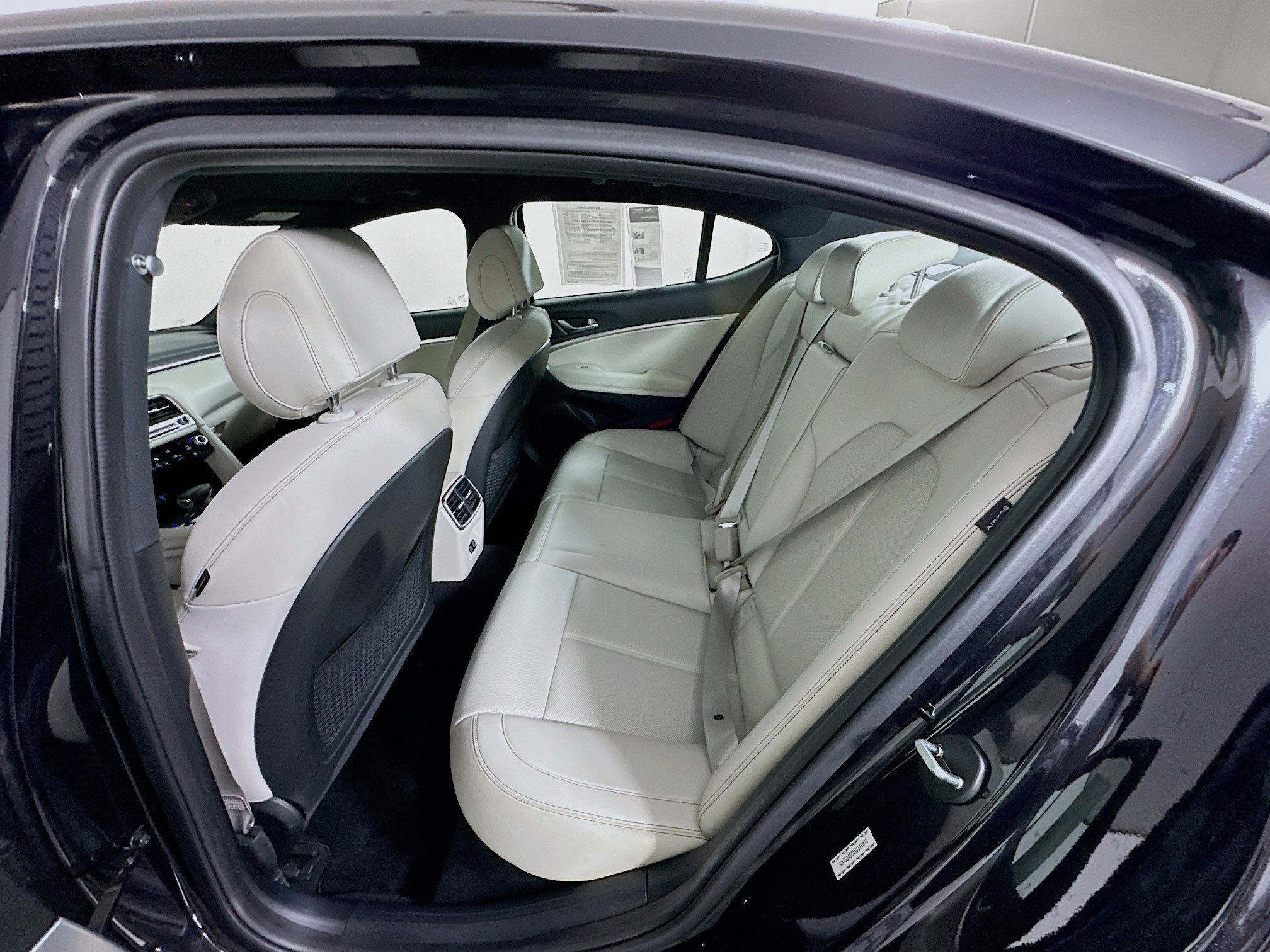 Used 2025 Genesis G70 2.5T image 26