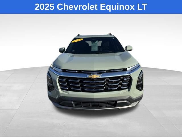 Used 2025 Chevrolet Equinox LT w/ Convenience Package II image 2
