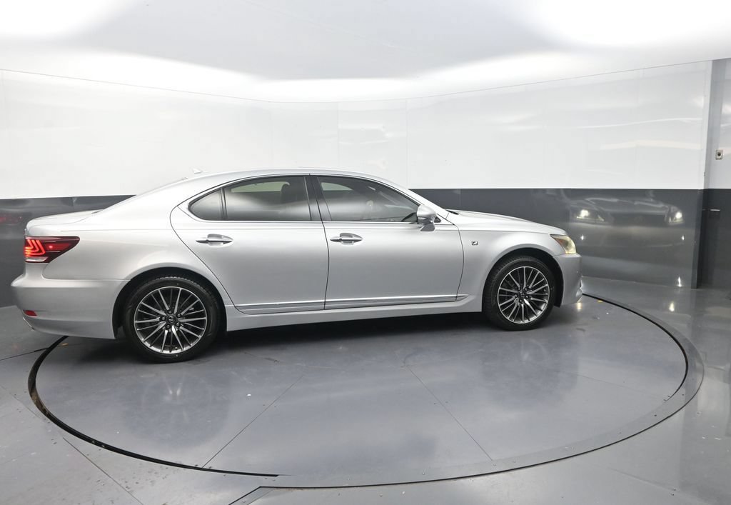Used 2013 Lexus LS 460 AWD w/ F-Sport Pkg image 12