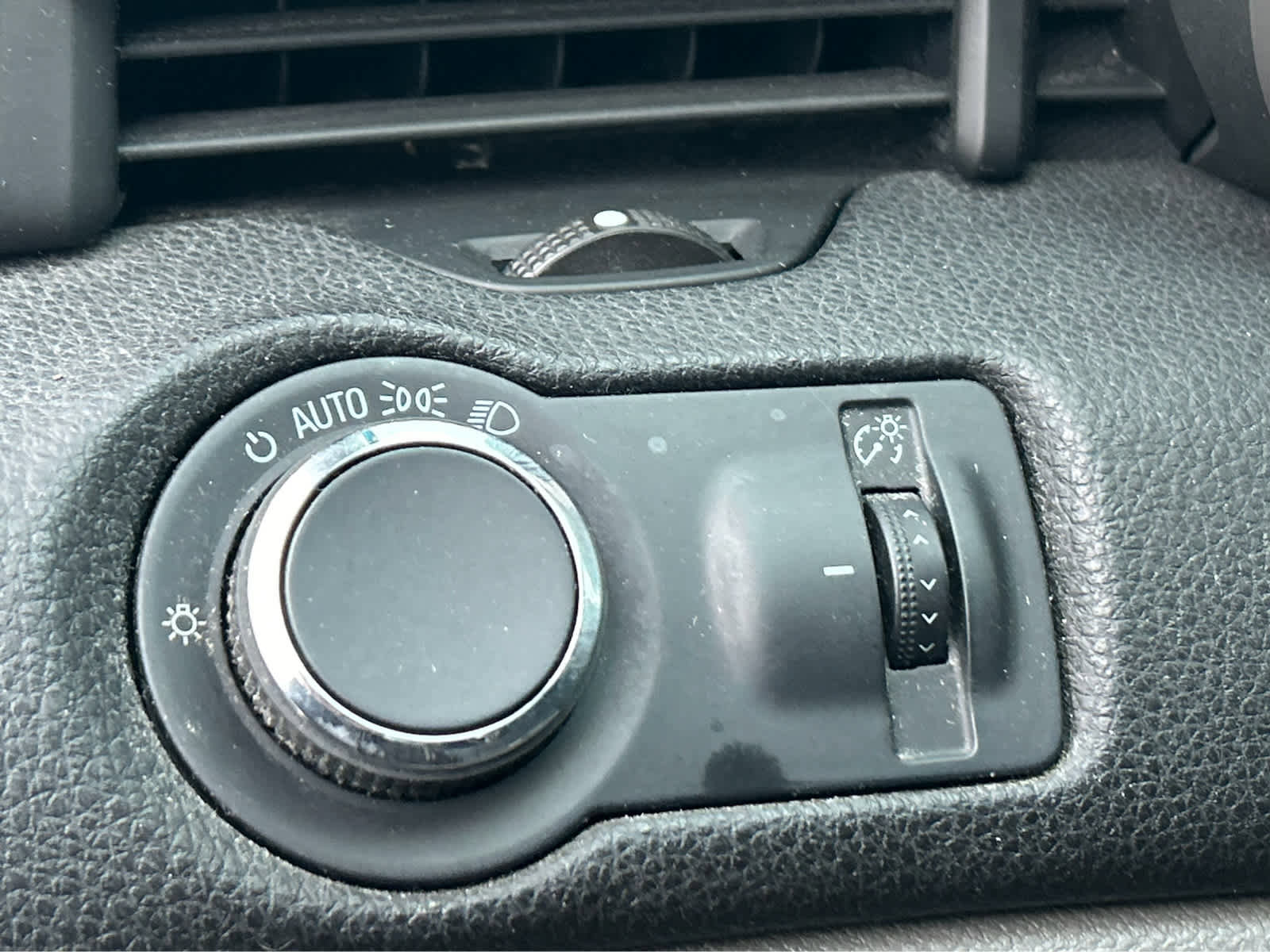 Used 2015 Chevrolet Malibu LS FWD image 17