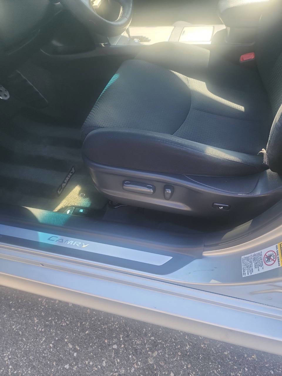 Used 2011 Toyota Camry SE w/ SE Extra-Value Pkg #1 image 9