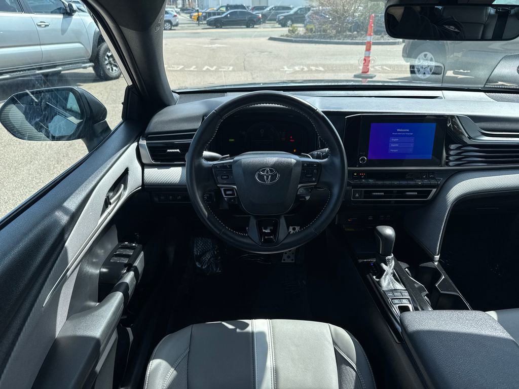 Used 2025 Toyota Camry SE w/ Convenience Package image 11