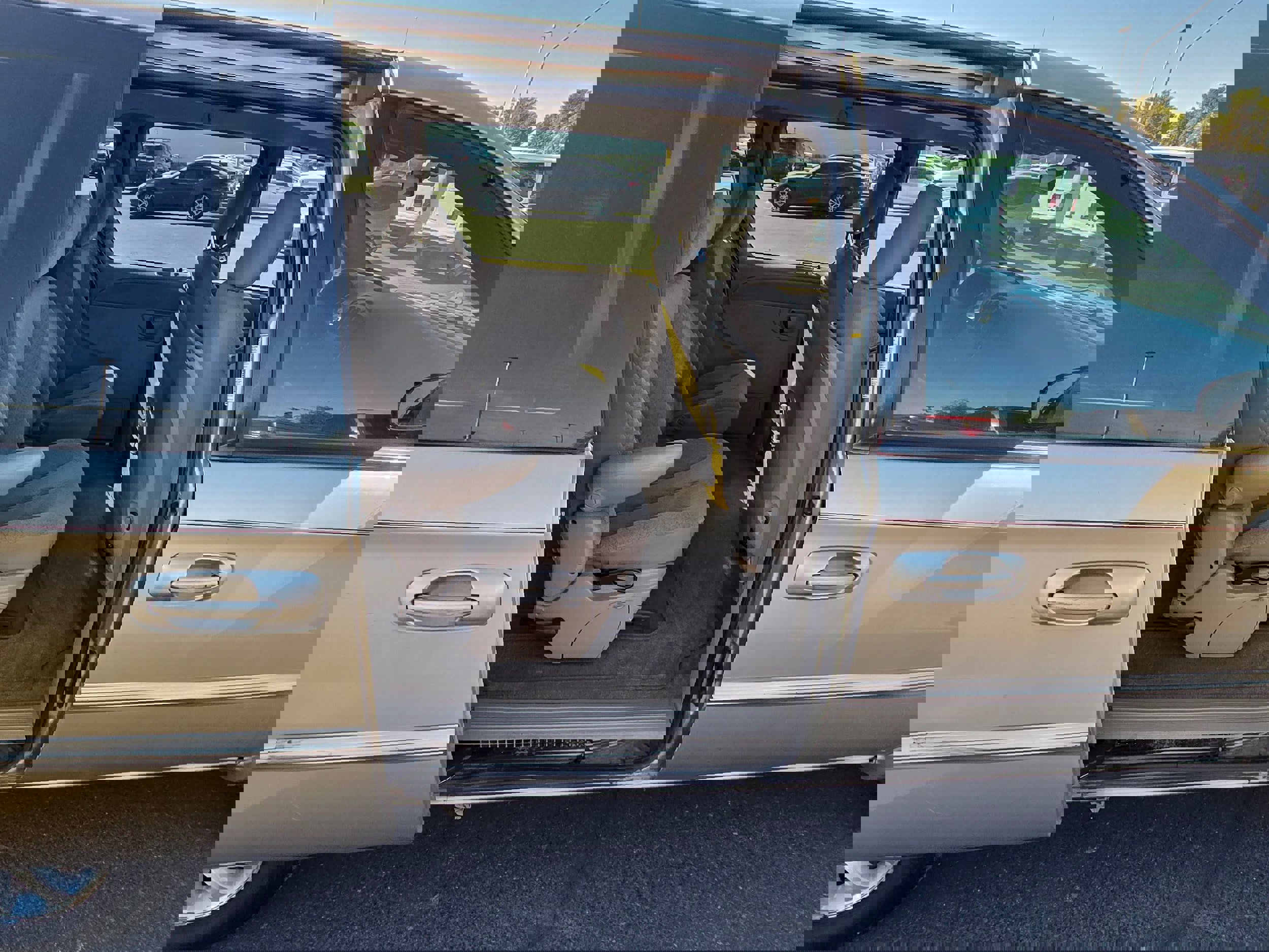 Used 2003 Chrysler Town & Country LX FWD image 23