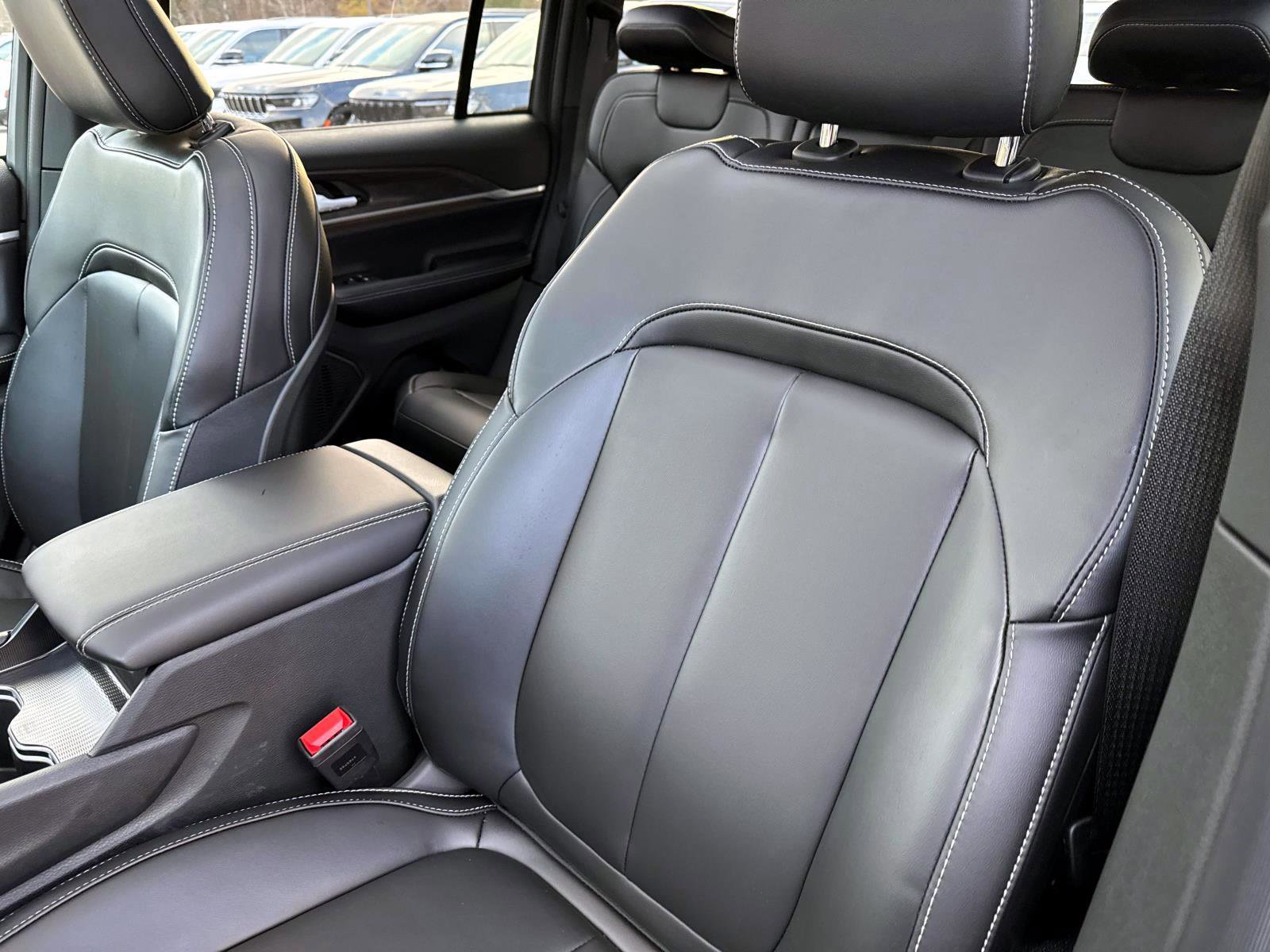 New 2025 Jeep Grand Cherokee Limited image 11