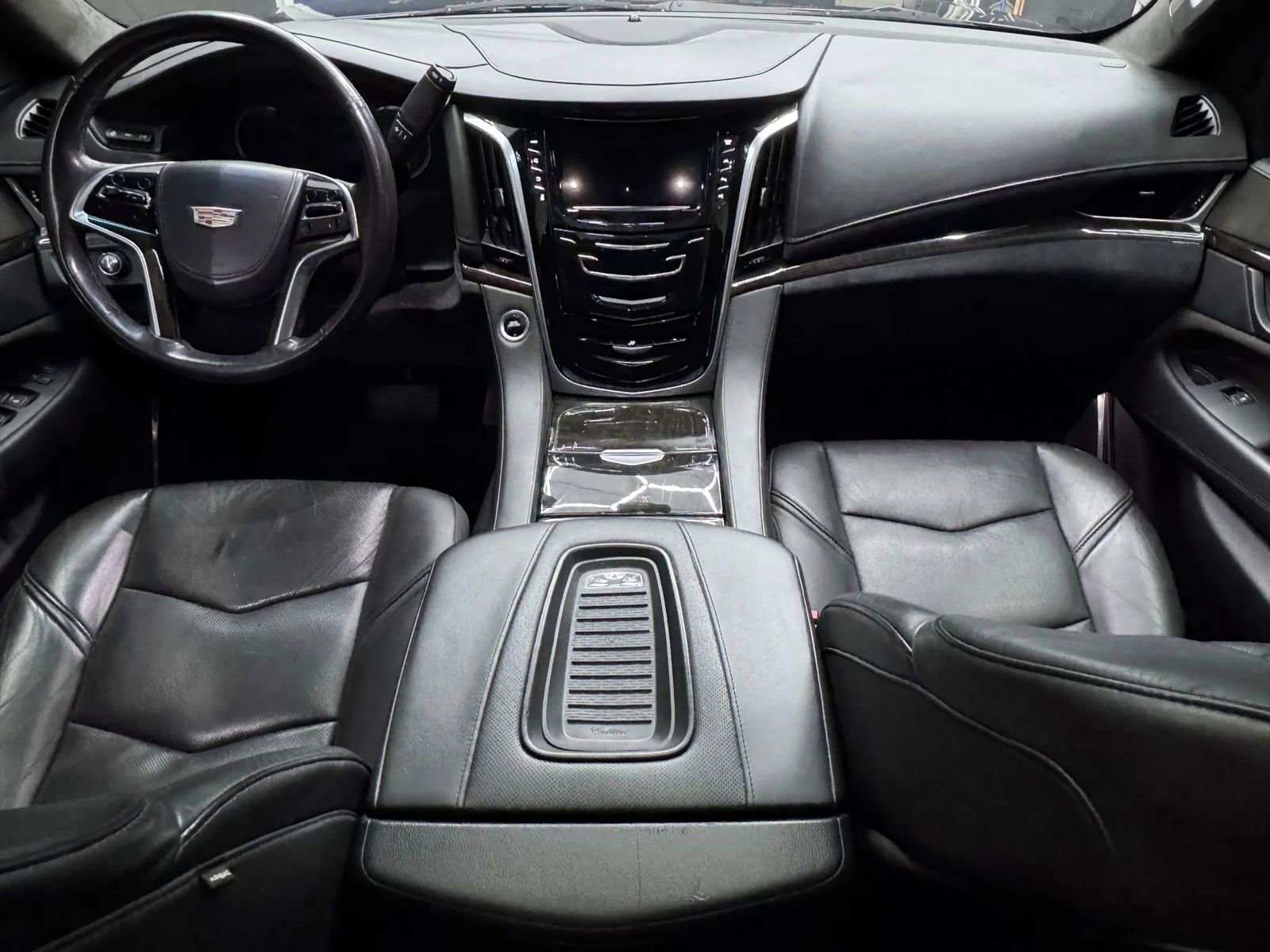 Used 2018 Cadillac Escalade ESV Platinum image 3