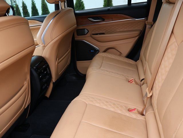 Used 2023 Jeep Grand Cherokee Summit image 19