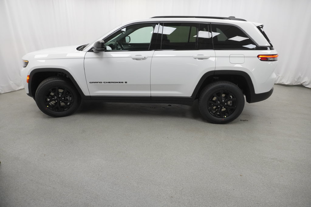 New 2026 Jeep Grand Cherokee Altitude AWD/4WD image 14