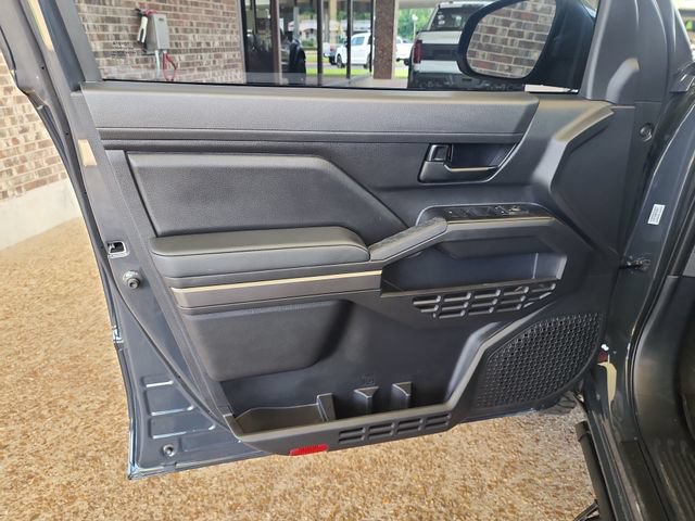 Used 2025 Toyota Tacoma SR5 AWD/4WD image 9
