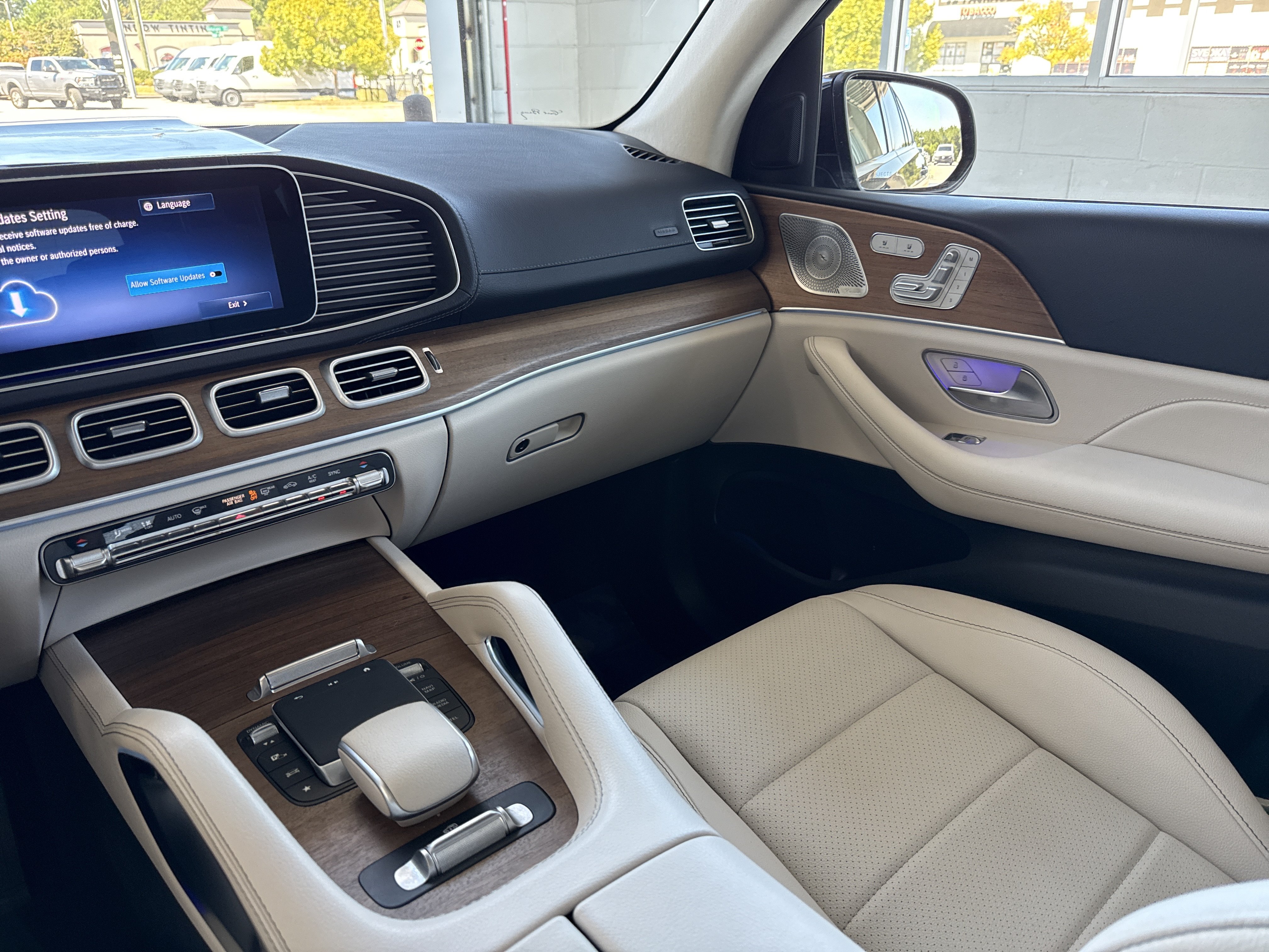 Used 2024 Mercedes-Benz GLS 450 4MATIC image 40