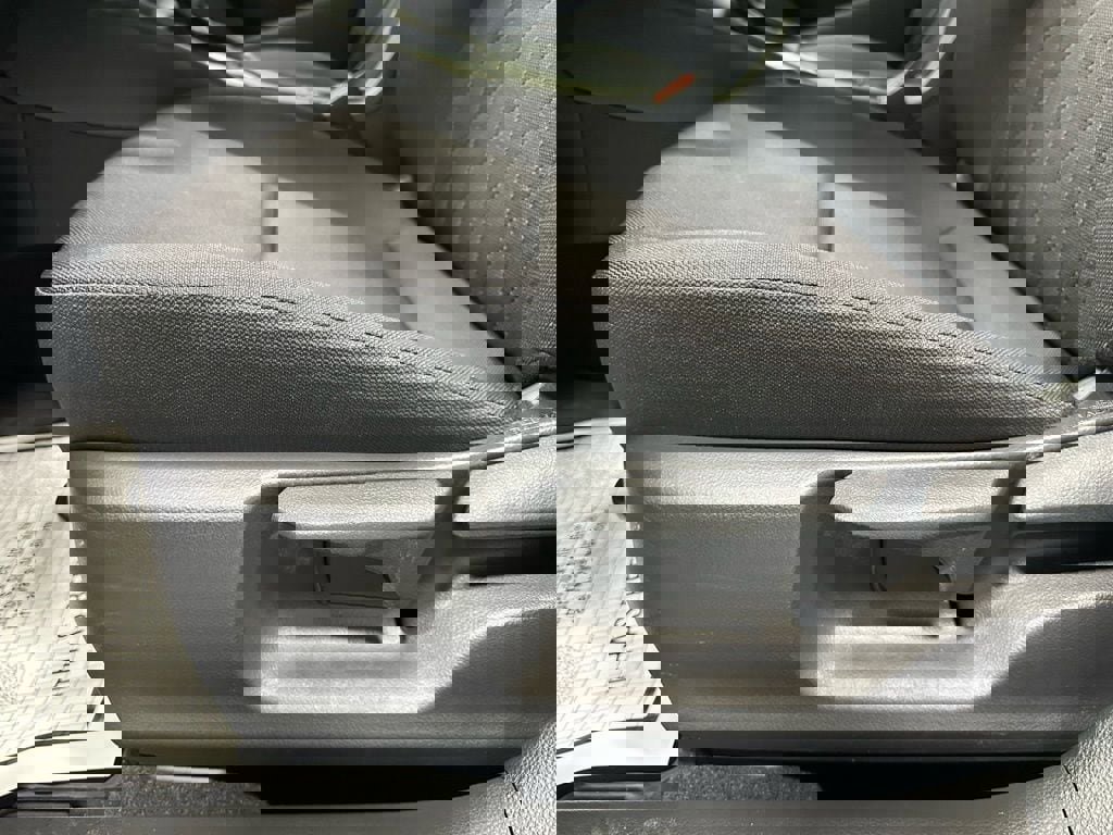 Used 2025 Toyota Corolla LE FWD image 12