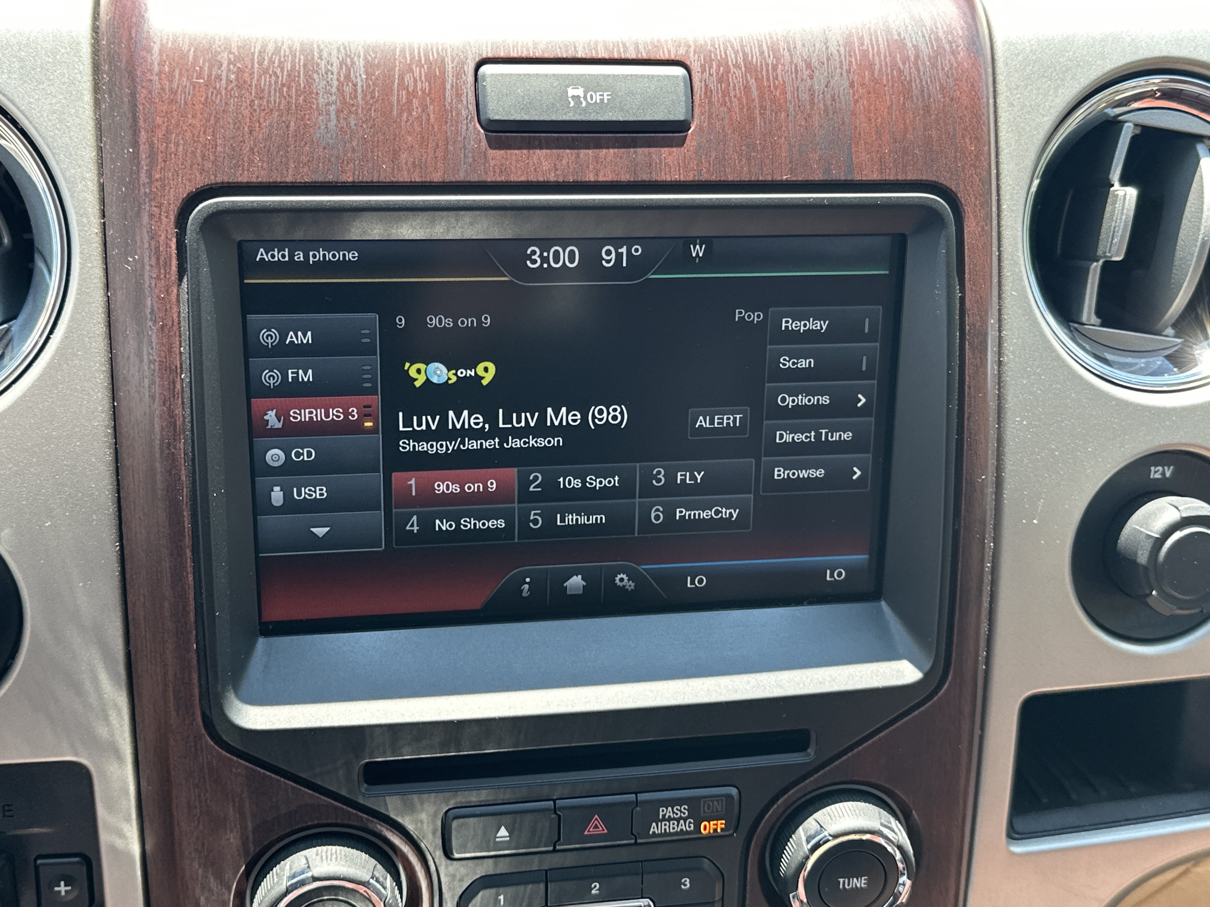 Used 2014 Ford F150 King Ranch w/ King Ranch Luxury Package AWD/4WD image 26