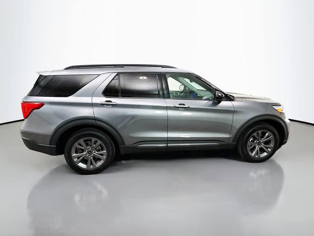 Certified 2022 Ford Explorer XLT w/ Equipment Group 202A AWD/4WD image 8