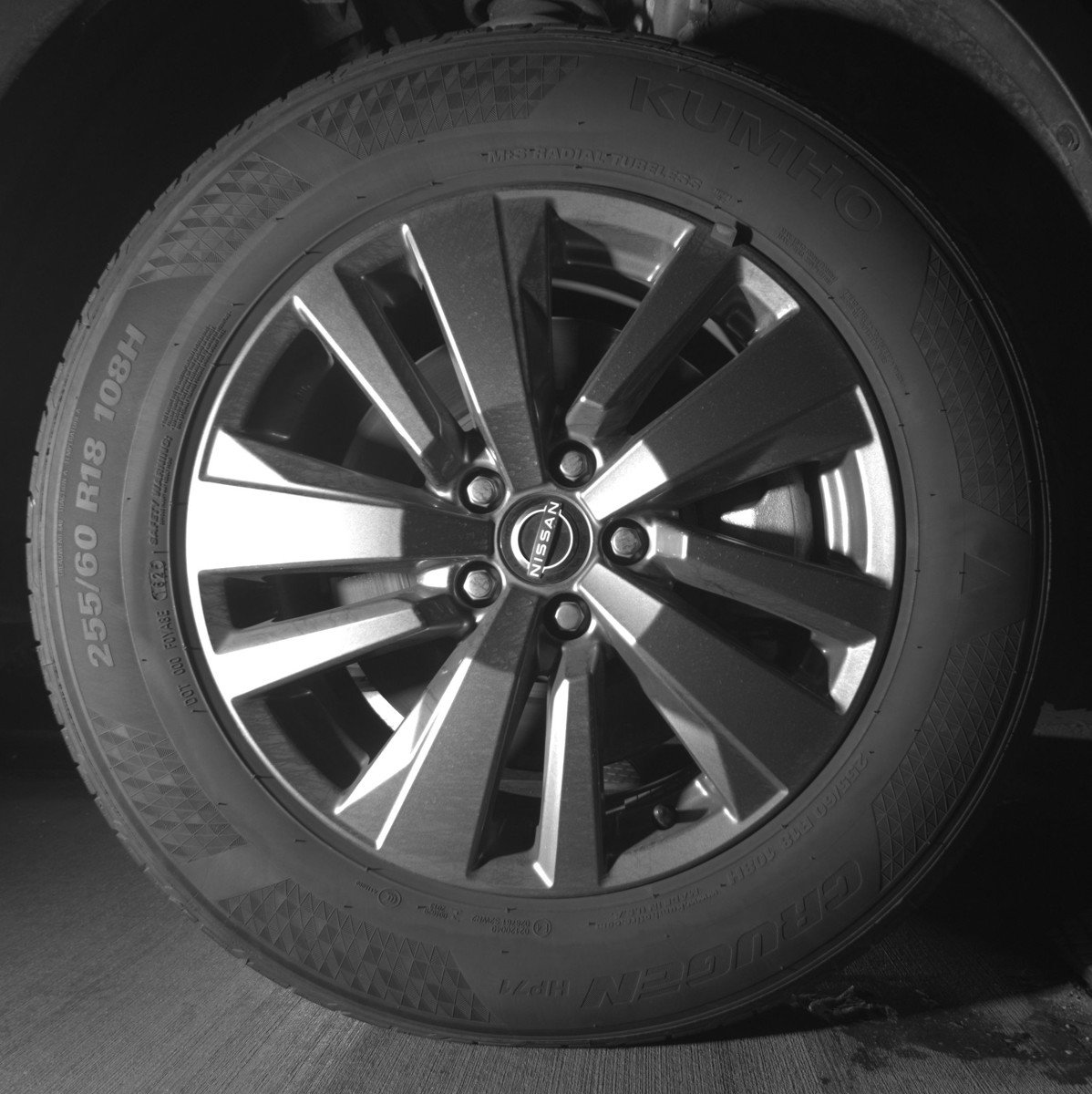 Used 2025 Nissan Pathfinder SV image 13