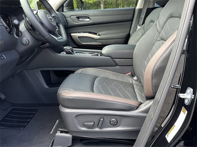 New 2025 Nissan Pathfinder Platinum image 10