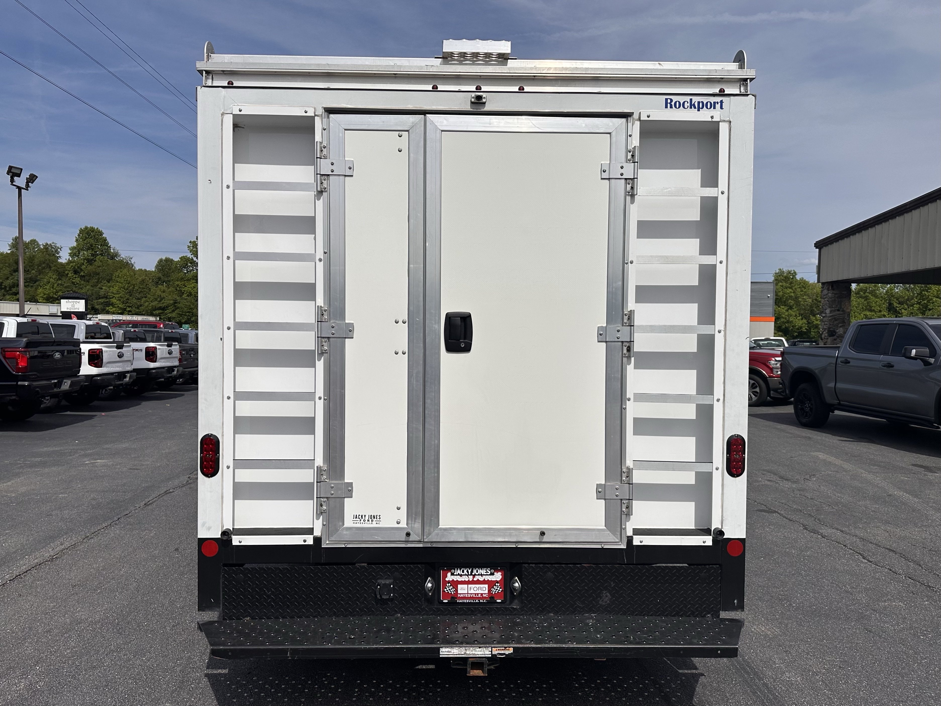 Used 2024 Ford E-450 and Econoline 450 Super Duty w/ Power Windows & Locks Group RWD image 6