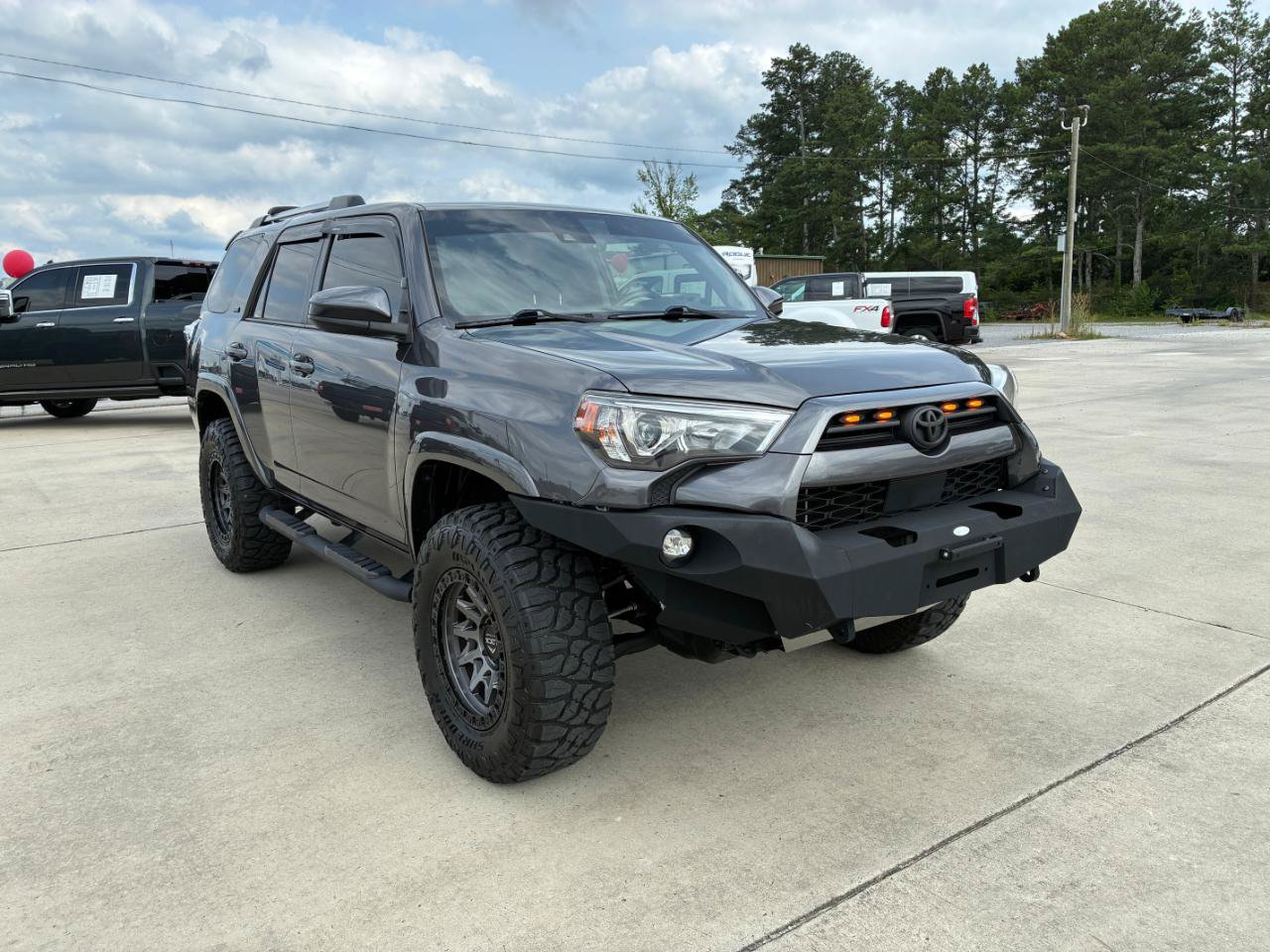 Used 2022 Toyota 4Runner SR5 AWD/4WD image 4